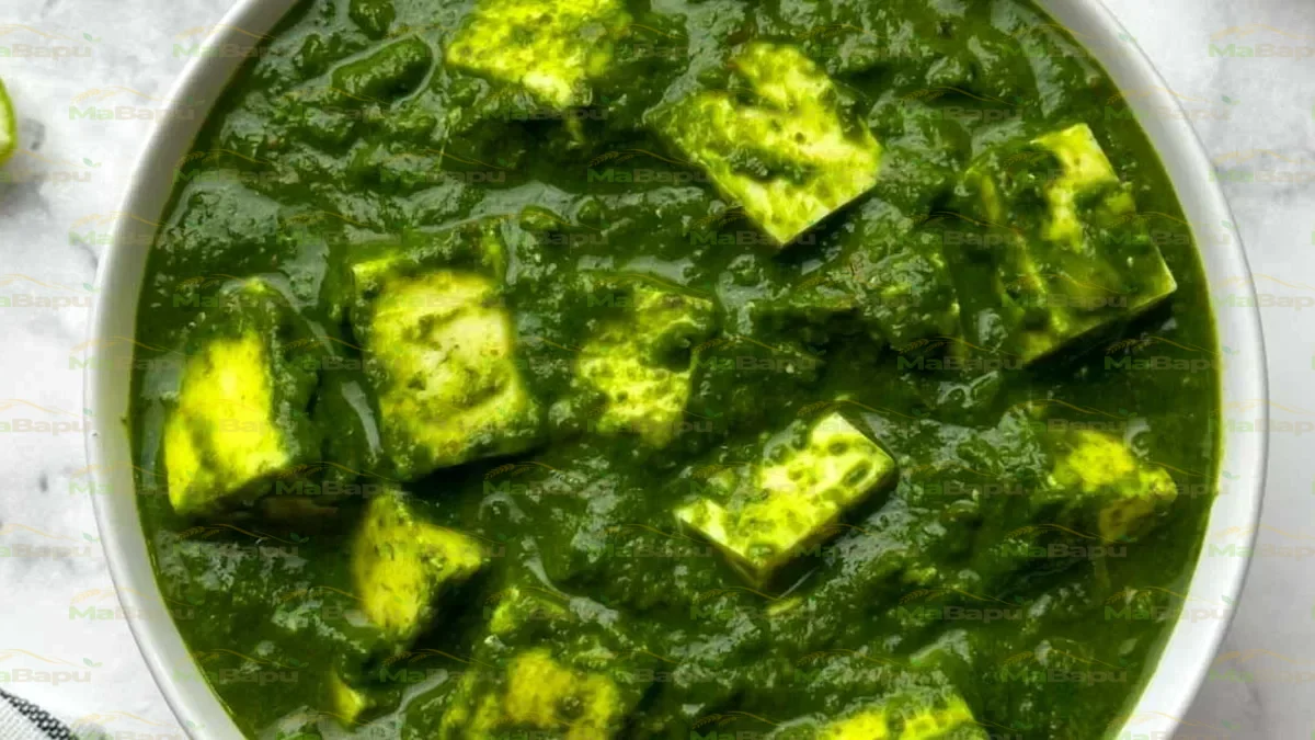 Homemade Palak Paneer Recipe (Healthy Spinach & Indian Cottage Cheese Curry)