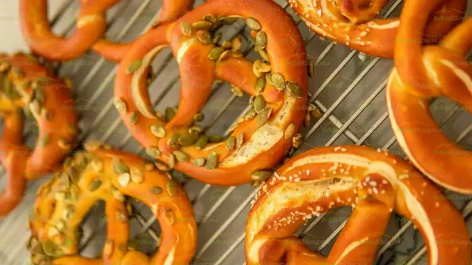 Authentic Bavarian Soft Pretzels (Brezen) with Creamy Obatzda Dip – A Mouth‑watering Bavarian Street‑Food Experience