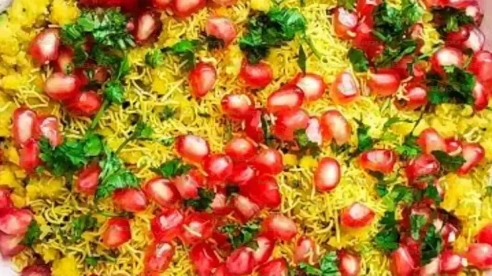 Gujarati Surati Sev Khamani – Crispy Chana Dal Dhokla Snack with Pomegranate Pearls