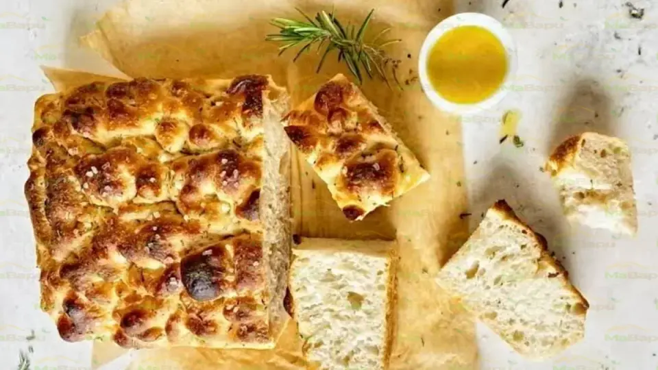Artisan Sourdough Focaccia with Rosemary & Sea Salt – Fresh, Fluffy, and Flavor‑Rich