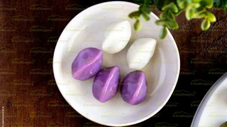 Half-Moon Songpyeon Rice Cakes with Sesame & Honey – Authentic Chuseok Delight