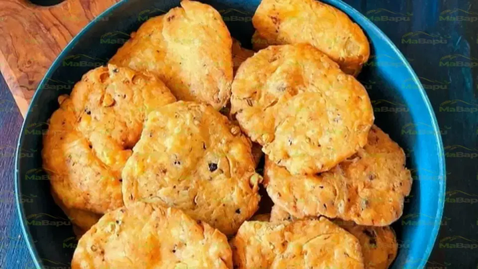 Rajasthani Masala Mathri (मसाला मठरी) – Crispy Spiced Snack