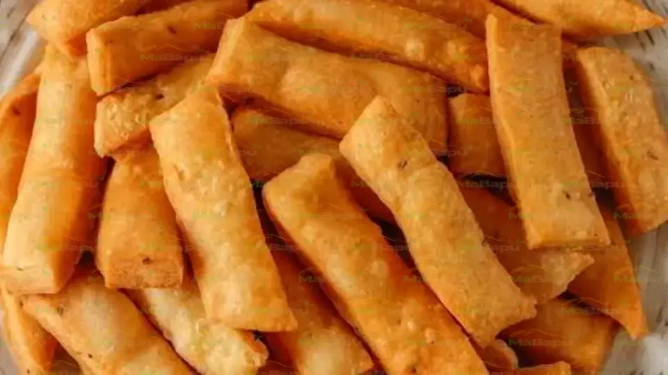 Crispy Namak Pare (नमक पारे) – Flaky Ajwain Savory Snack